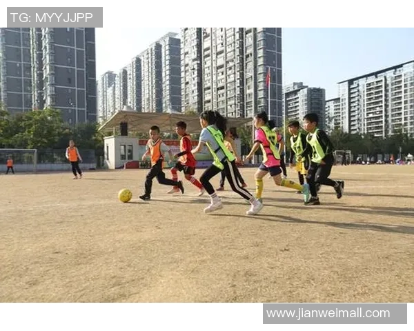 在作业中学习足球明星的奋斗故事与成长历程 在作业中学习足球明星的奋斗故事与成长历程