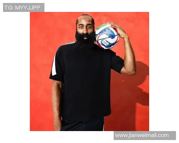 哈登跨界挑战足球明星展现运动员多才多艺的精彩瞬间