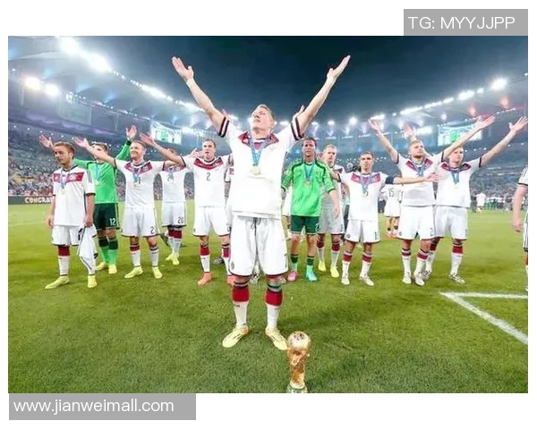 历史上的德国与日本足球明星辉煌成就与传奇故事回顾 历史上的德国与日本足球明星辉煌成就与传奇故事回顾